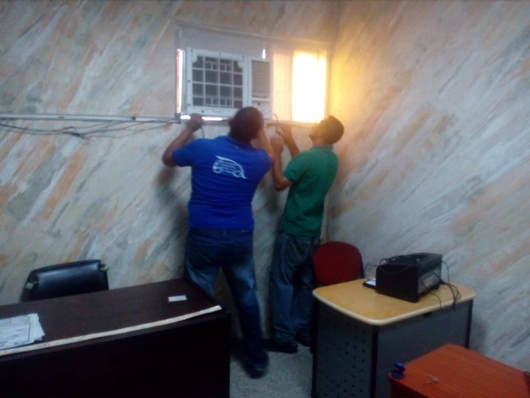 Realizamos jornada de limpieza y mantenimiento a los aires acondicionados que funcionan en nuestra oficina. #Cicpc <a href="/DouglasRicoVzla/">Douglas Rico</a> <a href="/VehiculosCICPC/">DirVehiculosCICPC</a> <a href="/Cicpc374/">REDIP ORIENTAL</a> <a href="/Cicpc192/">CICPC ANZOÁTEGUI</a>