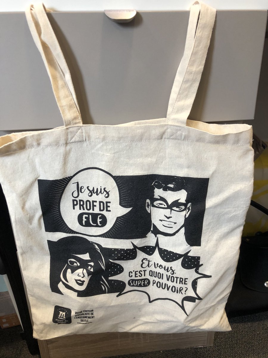 A tote bag to go around the school especially if you don’t have your own classroom or if you can’t leave anything in it (which was the case for both my placements). I love this one provided by the  @BritishCouncil on the French Teachers’ day last October.