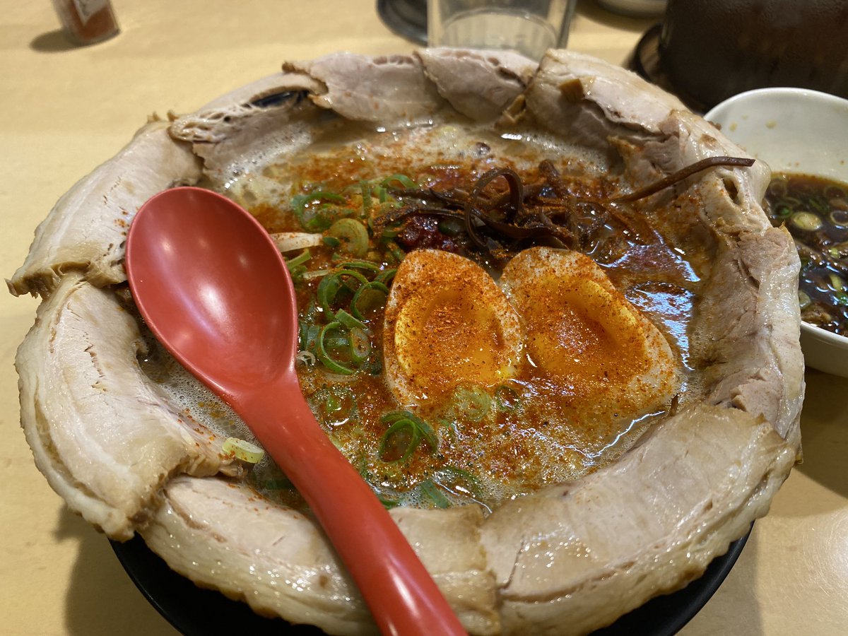 海凪コウ Koh Minagi Twitterの画像サムネ位置 見せたい部分にサインなどの文字を入れたり 色調補正レイヤーで見せたい部分のコントラストを微妙に高めたりするとaiが優先判断して切り取ってくれるぞ 文字 高コントラスト部分 他 かな