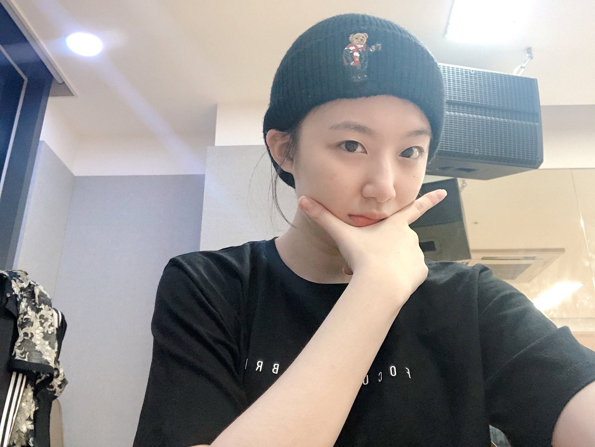 GIDLEFR's tweet photo. 15.06.20 | SNS 

▶️ Mise à jour de @G_I_DLE

« [#SHUHUA] Bien sur c’est le bonnet de ChoHiphop
Je suis devenue YehHiphop moi aussi !😎 » https://t.co/F2A3KK1teJ