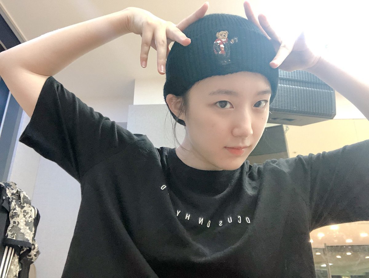 GIDLEFR's tweet photo. 15.06.20 | SNS 

▶️ Mise à jour de @G_I_DLE

« [#SHUHUA] Bien sur c’est le bonnet de ChoHiphop
Je suis devenue YehHiphop moi aussi !😎 » https://t.co/F2A3KK1teJ