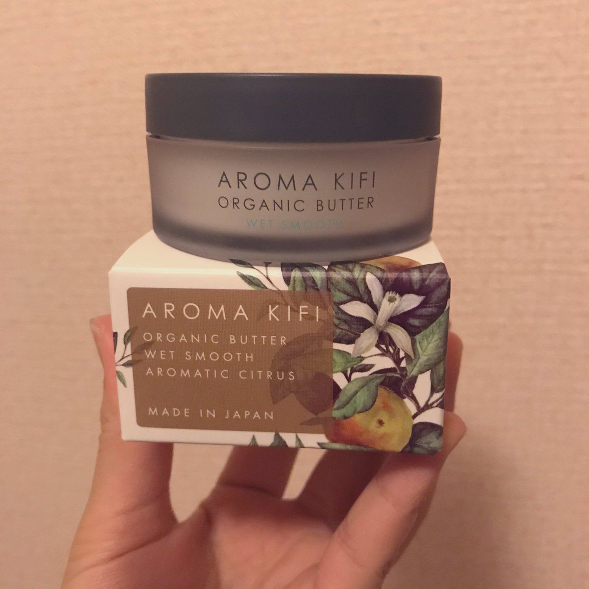 D_ACE_yakyuu's tweet photo. こんばんは😊最近のお気に入りのヘアーワックスのご紹介です💓
#AROMAKIFI のオーガニックバターです！
手で溶かして、優しく髪に揉み込むと艶がでます👏
香りもよく、ハンドケアやリップケア、練り香水としてもお使いいただけます😊 https://t.co/bMYsA3mSYP