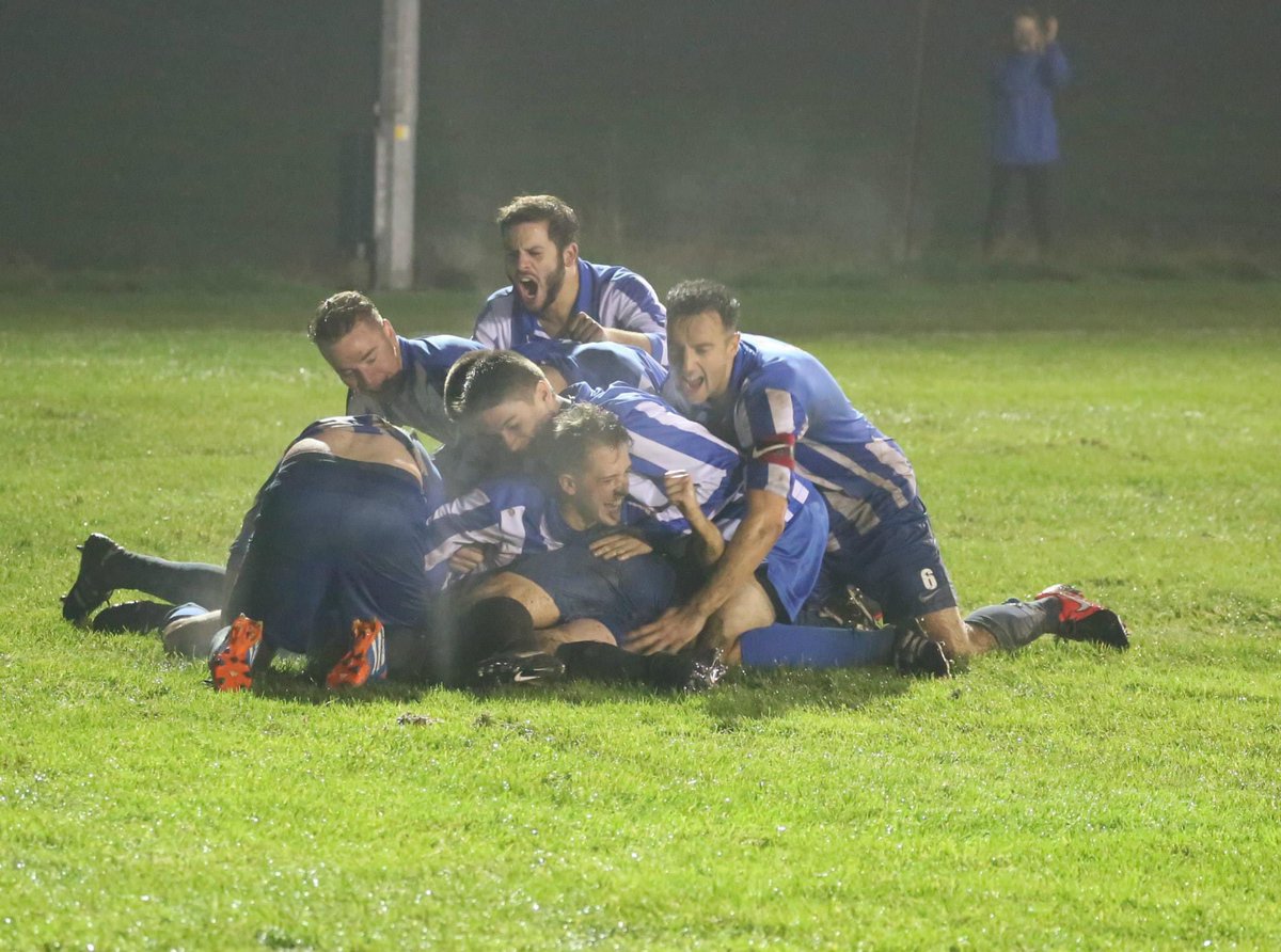 HullbridgeFC's tweet image. Reminiscing about some great cup moments in our history 💙

FA Vase Second Round Proper 
Saturday 22nd November 2014

Hullbridge Sports FC 1-0 AFC Rushden &amp;amp; Diamonds

⚽️@clark_rory 
📸@ABridgeTooFar16