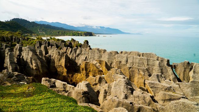 New Zealand is sitting on top of a massive bubble of lava from an ancient volcano bit.ly/3eNoqrr