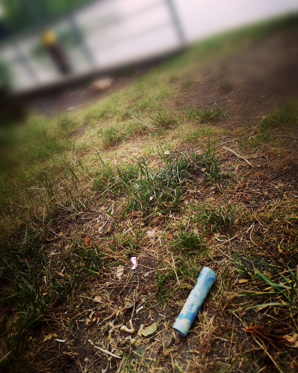 skywalkski's tweet image. A jogger's reward 20€

#dropanote #notesofberlin #rollednotes #lockerungsmassnahmen #geldwaeschenoetig