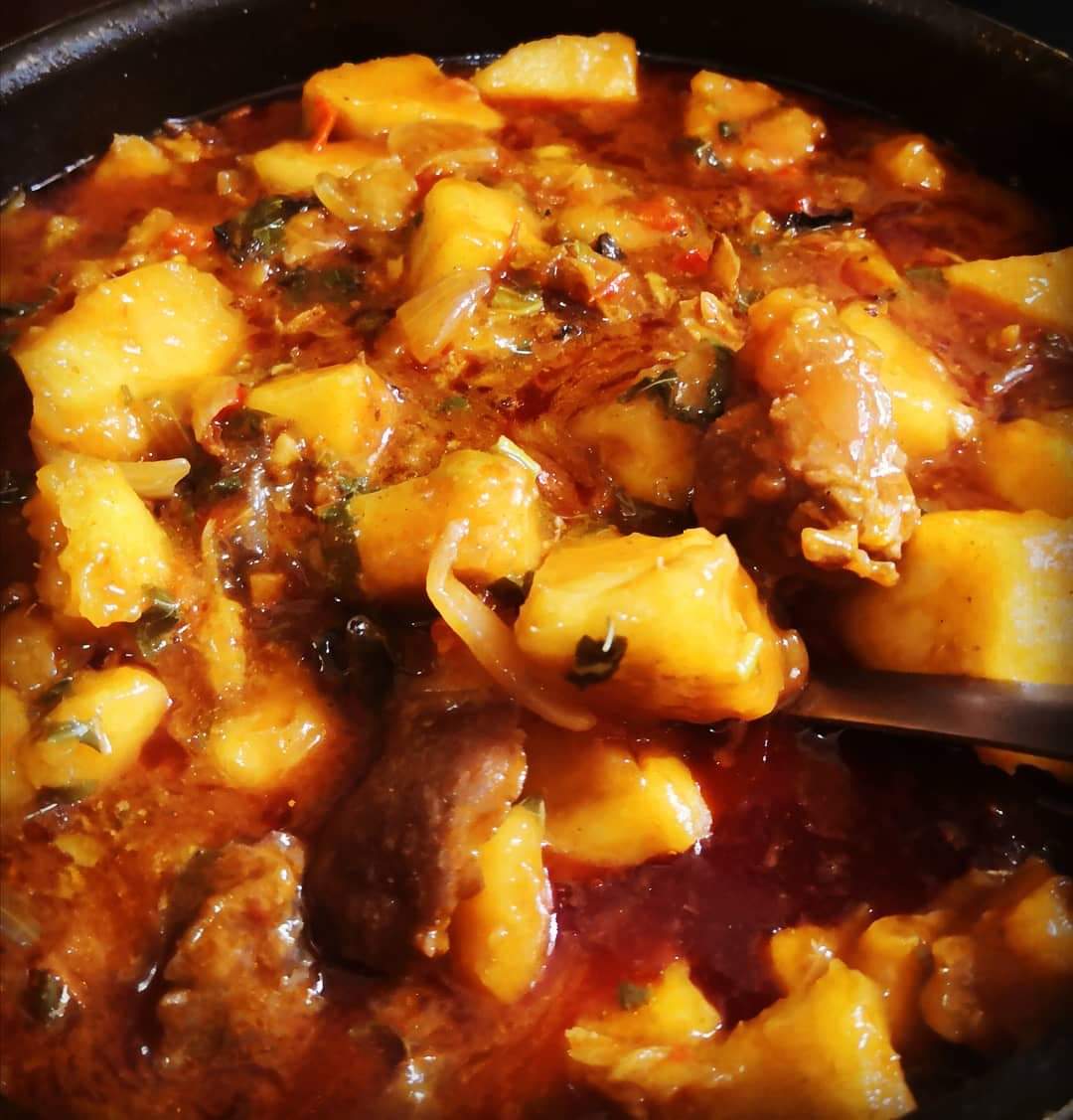 KareemReal's tweet image. Lazy Sunday afternoon, with the perfect lunch: Peppery palm oil yam pottage with beef and dried fish, with a smattering of veggies and greens. Yum!
Plus I had fun throwing it together 😎
#NaijaStyle #SelfMade #WeekendDish #ComeChop #Sunday #Lunch #naijafoodie