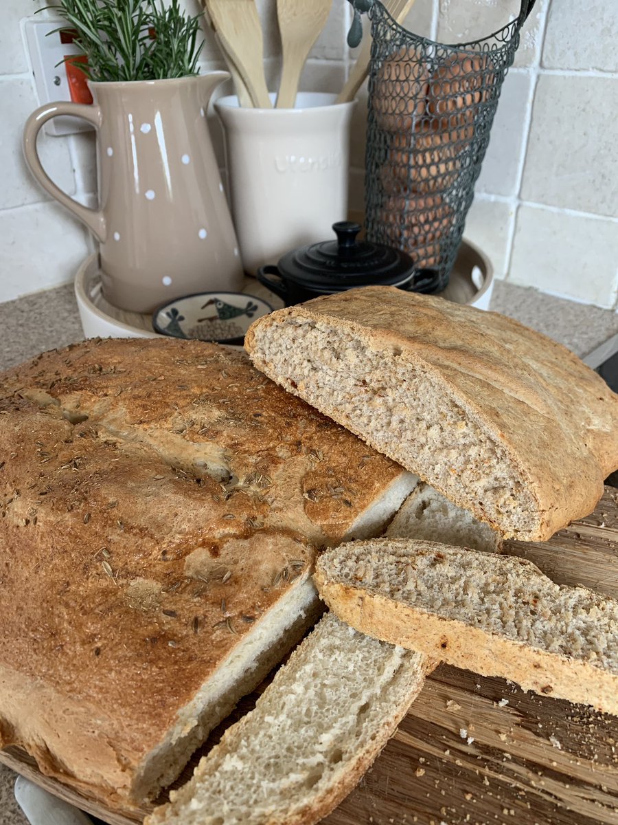 DominicCorcora7's tweet photo. Lockdown has made me rekindle my love of Italian cookery. Farmhouse loaf encrusted with fennel seeds and loaf infused with cayenne pepper and chilli seeds is today’s effort from @Ginofantastico book #artisan #italianbaking https://t.co/oYA08pdzv3