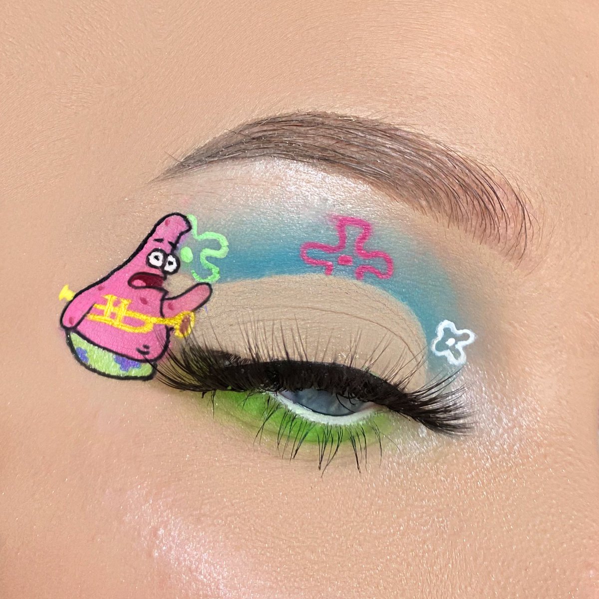usernameles_s's tweet photo. my very first spongebob related look vs my most recent https://t.co/PWCy0GVFFO