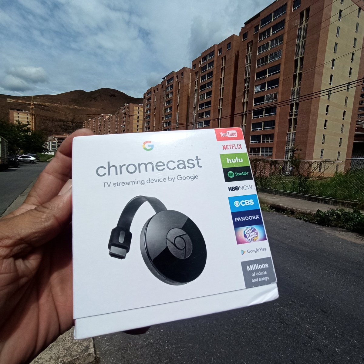 corotostore's tweet photo. DISPOSITIVO SMART TV STREAMING GOOGLE CHROMECAST

Marca: Google
Modelo: 2da generación

Para tus pedidos nos puedes contactar por: 📲 SMS y WhatsApp: https://t.co/n4R696X0Rn
📟 Instagram Direct: @corotostoreonline 🐦📘👥

#googlechromecast #chromecast #tvstreaming https://t.co/T61gmM4Sab