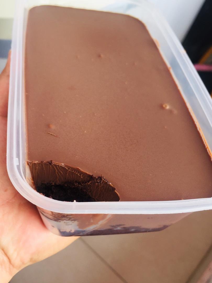 athierahzainal's tweet photo. Assalamualaikum siapa nak order kek coklat paling sedap boleh pm saya !!! Last order esok sebelum 12 pm ! Coklat kek paling sedappppppppp ! Hehehe . Tolong RT rezeki saya dan kekawan saya guyss .🥰🥰 thank you . https://t.co/D5VQvkOvfC