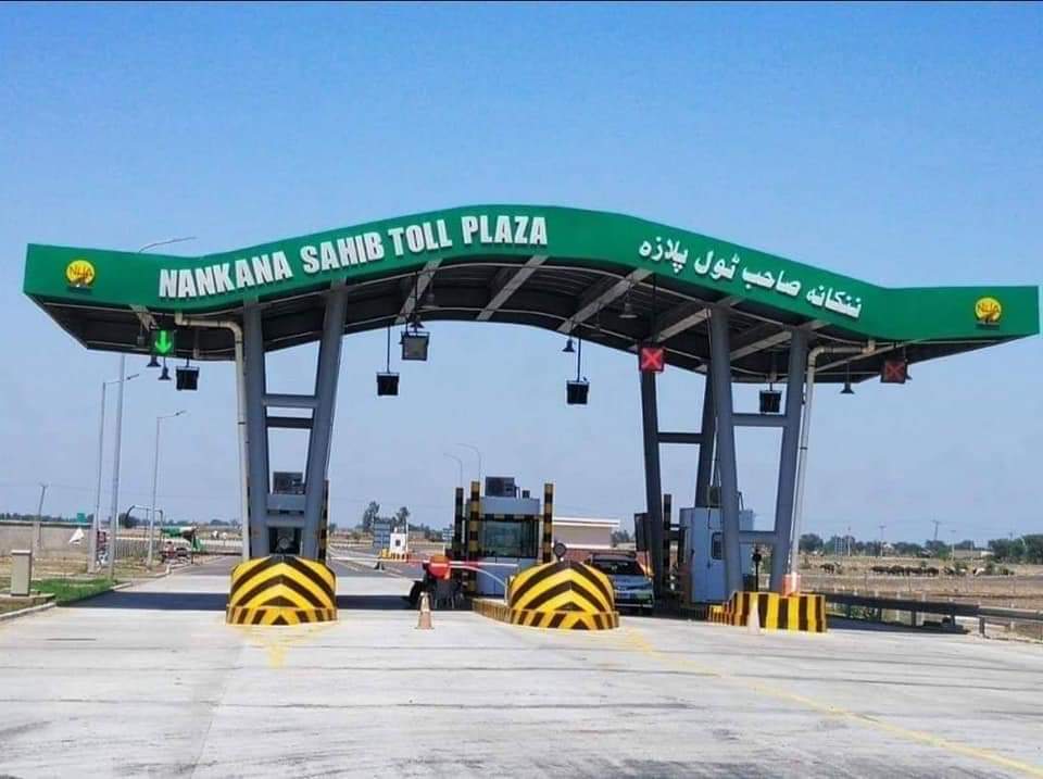 developingpak's tweet photo. #CPEC #M4 #AbdulHakeem #Multan 

230 کلو میٹر، لاہور تا عبدالحکیم موٹروے این ایچ کا ایک شاندار منصوبہ ہے جس سے روزانہ بے شمار مسافر فیض یاب ہوتے ہیں اور محفوظ و تسلی بخش سفر کرتے ہیں۔ لاہور تا عبدالحکیم موٹروے بننے کی وجہ سے لاہور سے ملتان کا راستہ اب صرف ڈھائی گھنٹہ کا رہ گیا ہے https://t.co/VYdsqtd22F
