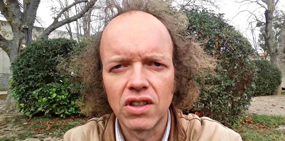 FocusFR_'s tweet image. 🇫🇷 - En 2012, des médias du monde entier s'étaient déplacés à #Bugarach, considéré comme "dernier refuge contre l'#apocalyspe, les médias découvrent également le lunaire Sylvain #Durif ou le #ChristCosmique. L'euphorie sera- t-elle la même cette année ? #findumonde