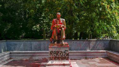 sole24ore's tweet photo. Statua di #Montanelli, studenti di Milano rivendicano il gesto con un video https://t.co/NvpfQnzud4 https://t.co/RoqNe0LFBp