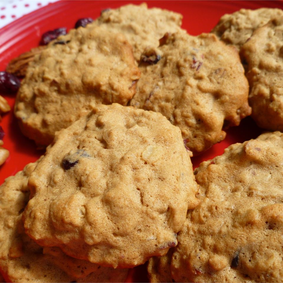 🍪 of the day | Cranberry-Nut Oatmeal Cookies
Recipe▪allrecipes.com/recipe/219047/
 I made a few changes to a recipe on the back of a canister of oats. Now this is the only one I use. ...
#cookieoftheday #cookies #recipes #baking
