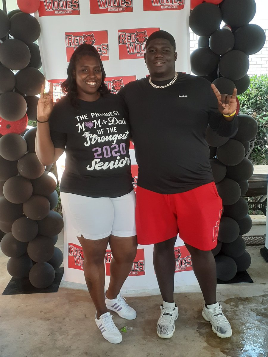 Starr_2970's tweet photo. Today was a total success...... Shout out to my other son @derisjackson1 I was so happy to see you. Thank you for coming by #WolvesUp #AStateBound #MyOtherSon https://t.co/iFL11FZJt5