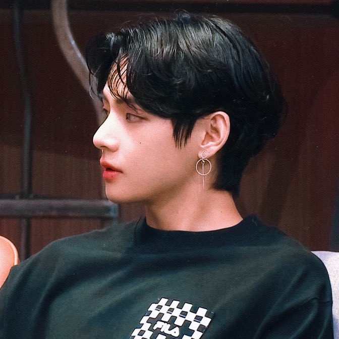 barbiefobia's tweet photo. thinking about taehyung’s profile https://t.co/8qcF4fsUeF
