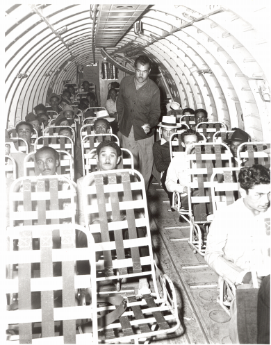 sum_research's tweet image. In his new @ucpress book, "Colonial Migrants at the Heart of Empire," @csinews/@GC_CUNY Prof. @ismaelgarcianyc writes with nuance and care the story of the some 400,000 Puerto Ricans brought to the U.S. to do farm work in the 20th century. #NPRDP

(Photos: @CentroPR)