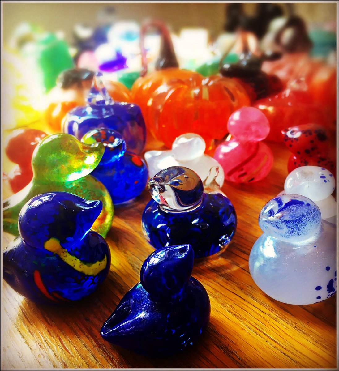 With all my art shows and craft fairs cancelled I thought it was about time to list these little birds from my glassblowing collection on Etsy etsy.me/2FbxnJN