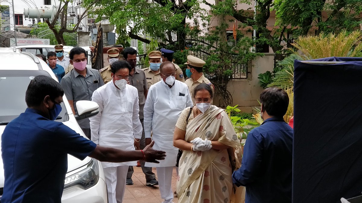 nikhilmup's tweet photo. Had the pleasure of hosting @kishanreddybjp and @drlaxmanbjp at our @AICALEAP for #COVID19 products and interaction with #startups  @AIMtoInnovate @KTRTRS @jayesh_ranjan @rramanan https://t.co/e1scHadtkF