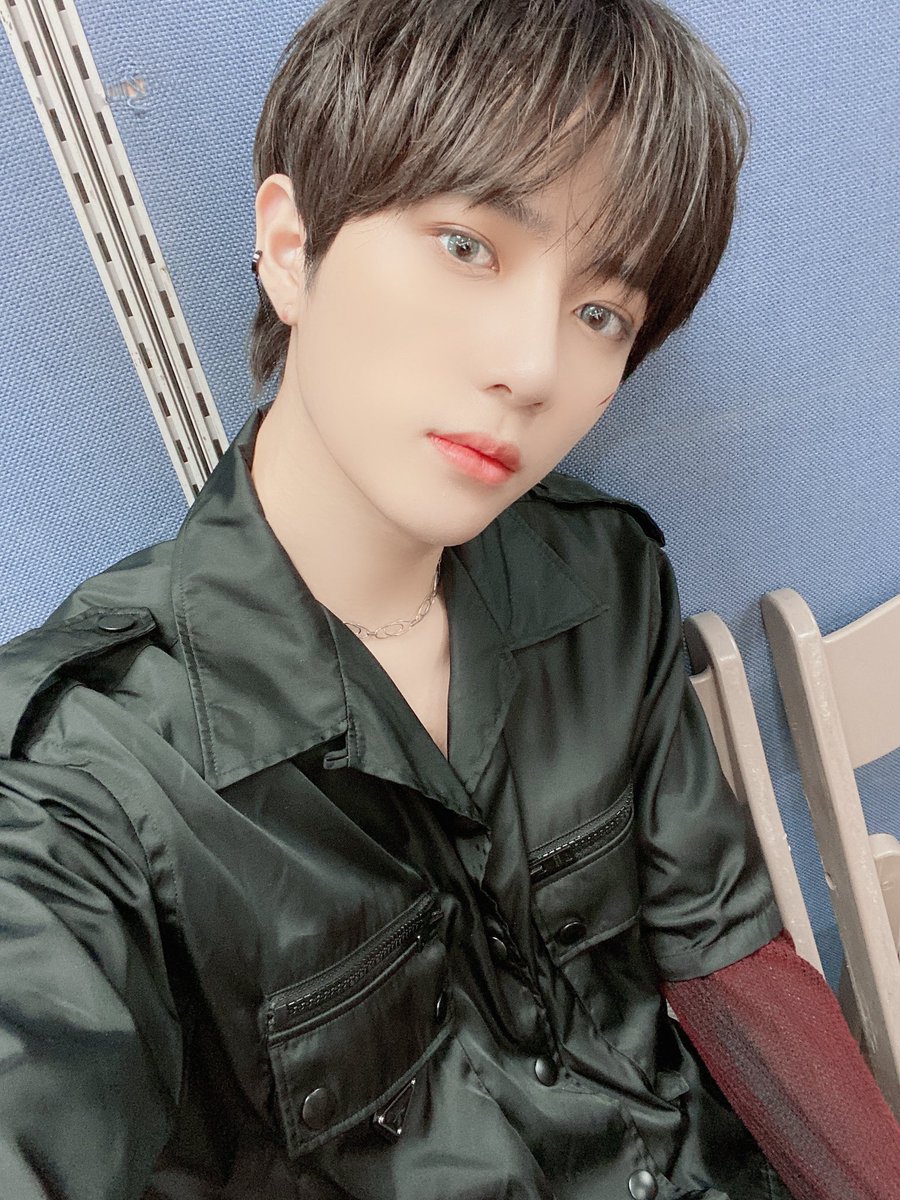 TXT_members tweet picture