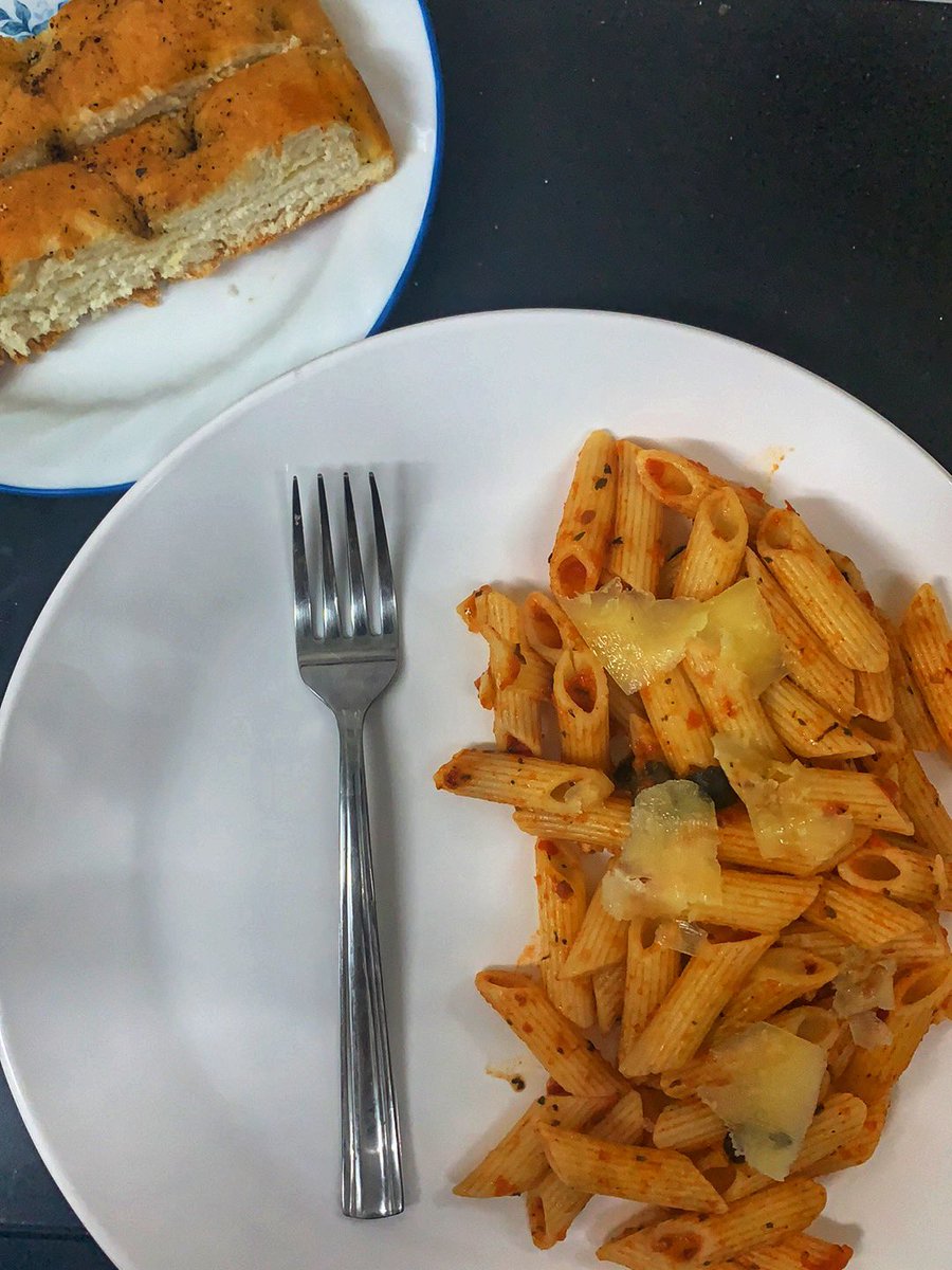 kitchnwtchngirl's tweet photo. A Simple Penne Arrabiata with a fresh focaccia bread #pennearrabiata #arrabbiata #pastalover #pennne #simplereceipe #simplerecepie #nomnomnomnomnom #nomnomnomnomnomnom #yumyumm #yummyyummyyummy #yummyyummy😋 #eeeeeeeats #foodholics #freshlymadefood #homemadefood #sodeliciousfood https://t.co/CZbuJxSqop
