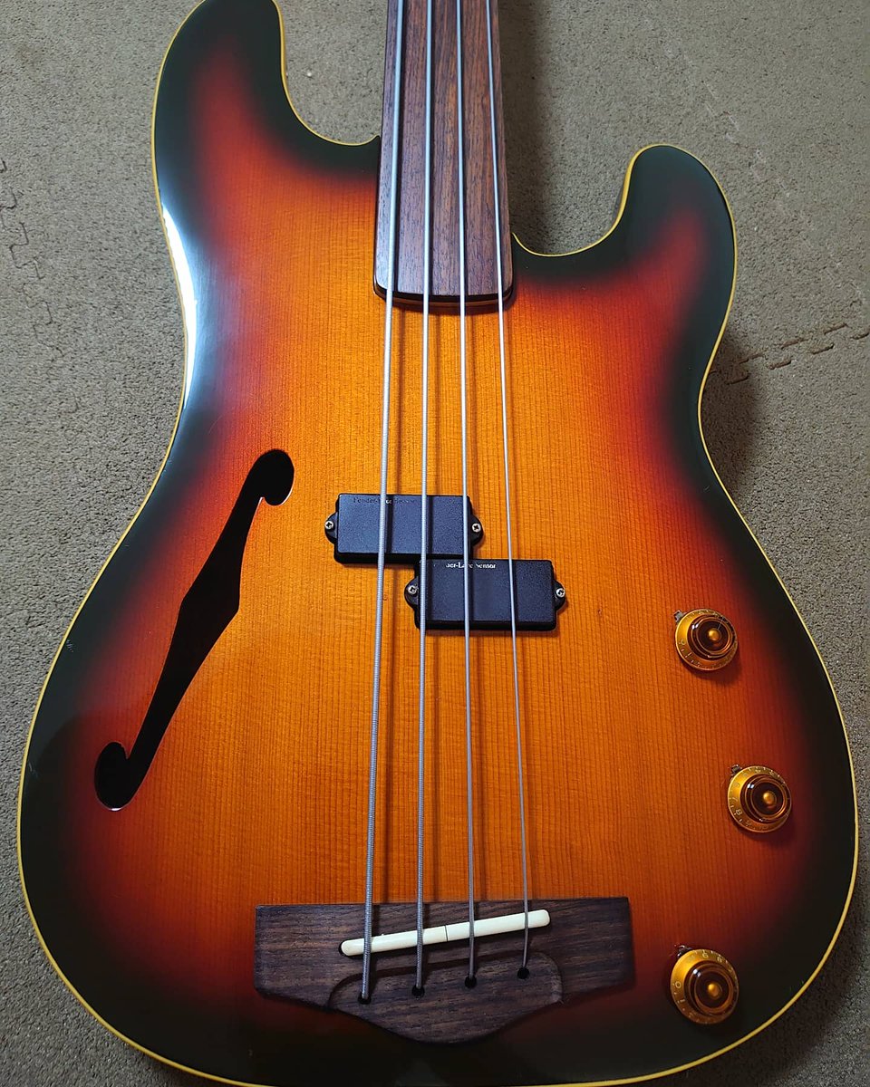 Fender Japan PBAC-100 フレットレスベース-