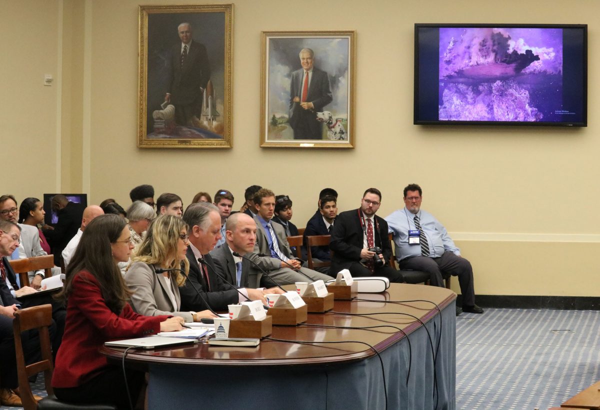 We agree with the Schmidt Ocean Institute in that engaging with the world-wide community and sharing new knowledge is crucial to advancing ocean science. #oceans #STEM 2019annualreport.schmidtocean.org/2019/04/28/a-g…