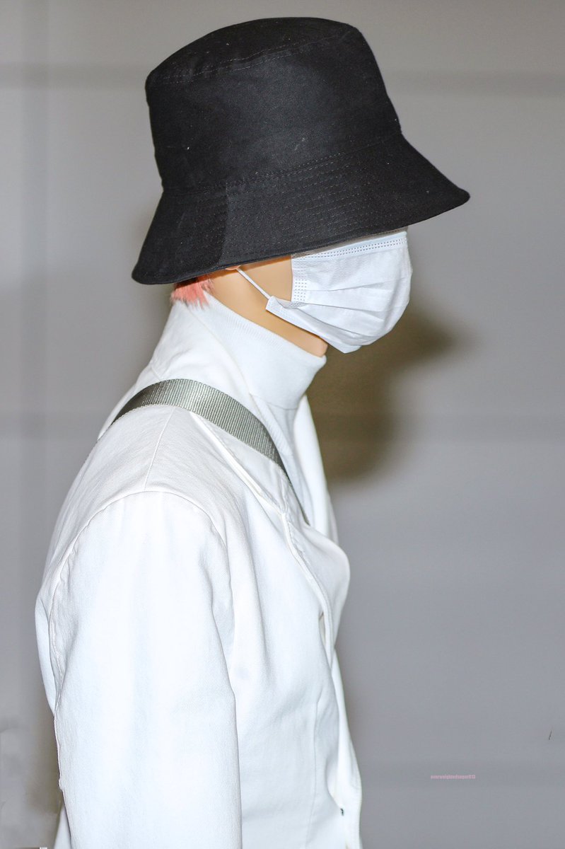 jaeminpic's tweet photo. Jaemin’s Best Airport Looks Thread https://t.co/RKRMh99lv3