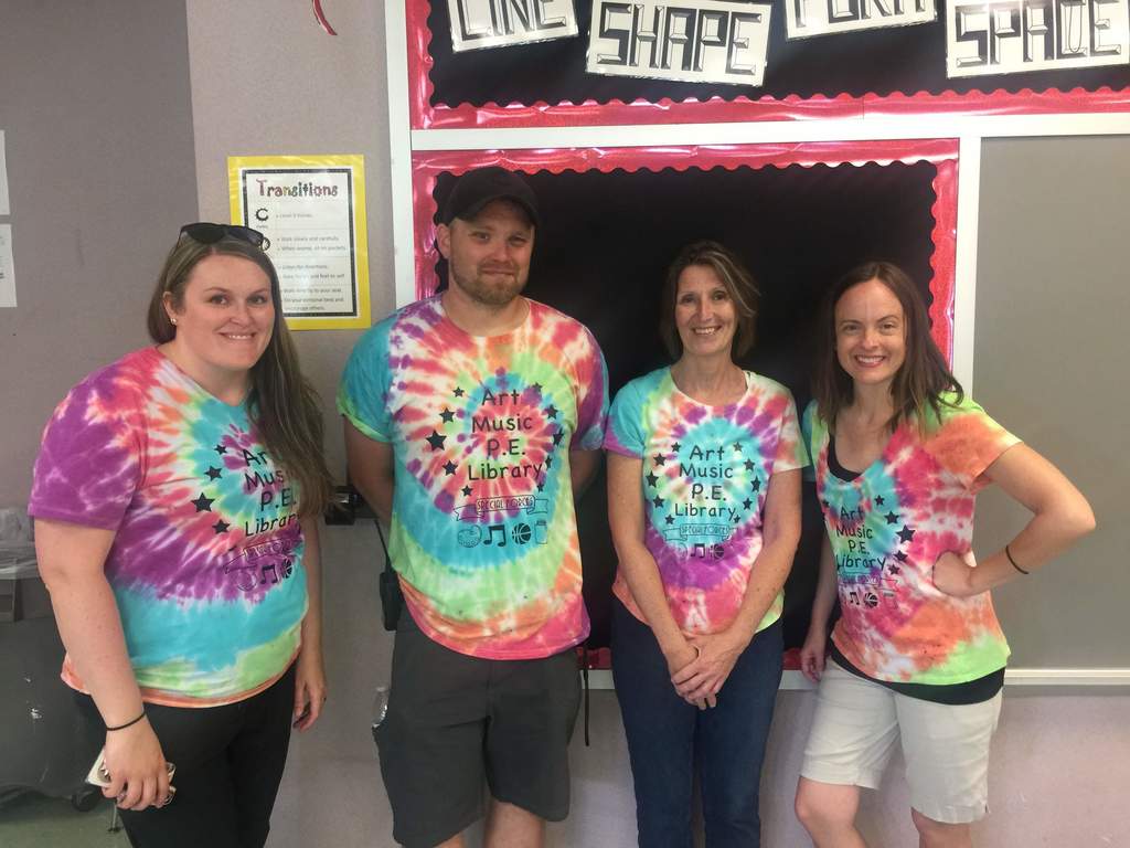 Happy Sunday!  HawkNation is fortunate to have a caring person like Miss McCasland supporting students, families and staff.  She makes books come to life and loves to see students grow their love of reading.   Together We Can Make a Difference!  #YOUMATTER #URLUV'D