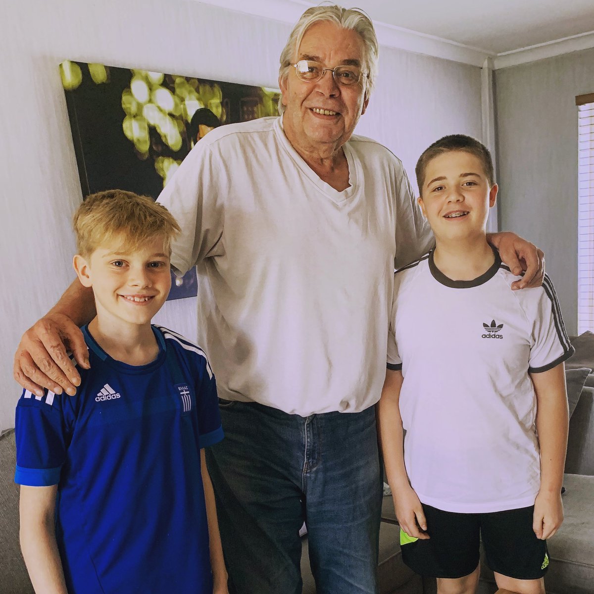 Colly4's tweet photo. Long overdue 😍😍😍
Made the kids day to shake hands with their Grandad again after all this time #lockdownrelaxed #family #grandad @gavin_coop https://t.co/MhwzCmHXK1