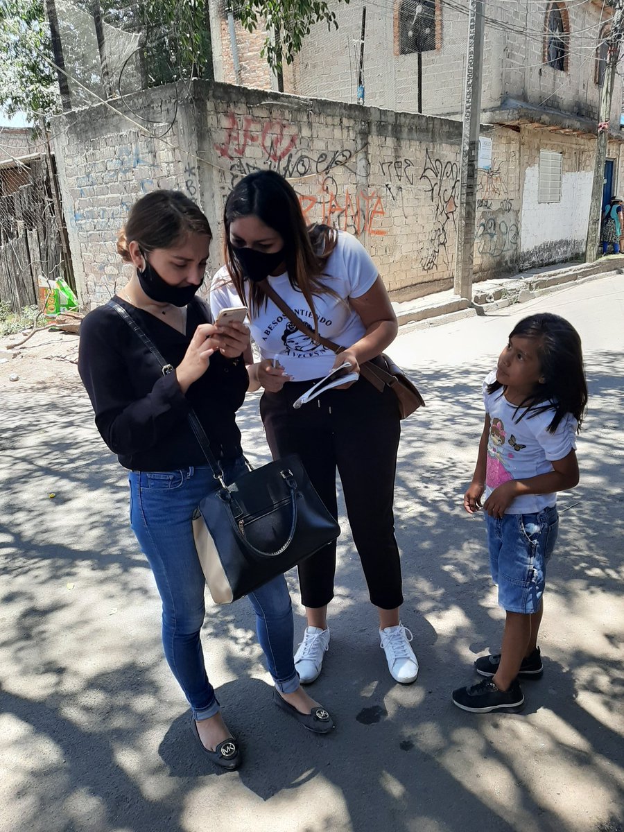 PaxxCultura's tweet photo. Estar en la 3ra línea de batalla contra el coronavirus, es un orgullo que con cautela sanitaria hacemos en el #D14Local y #D14Federal no se podía dejar sola a la población más vulnerable, sin descanso seguimos. @FcoRmzSalcido @PrisFrancoB @EnriqueAlfaroR https://t.co/XTlXxBi9tE