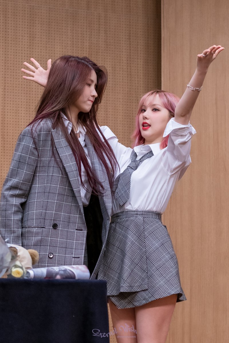 EternalWish95's tweet photo. 장단라인의 사랑❤️

보고 싶다 ㅠㅠㅠ

200214 당산 팬사인회
#여자친구 #GFRIEND #소원 #Sowon #여자친구소원 #김PB 
#은하 #Eunha #은냥
@GFRDofficial @GFRDofficialJP https://t.co/D0kqpZsKB4