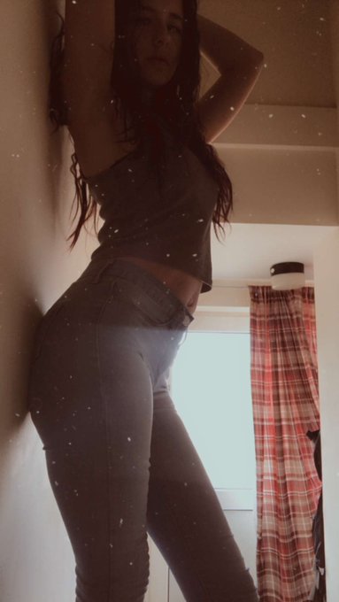 Who wants a free sub to my onlyfans👀💛 Like retweet and then message me #onlyfan #girlswithtattoos #sellingcontents<a href="/tag/girlswithtattoos"class="tags"><span>#girlswithtattoos</span></a><a href="/tag/buyers"class="tags"><span>#buyers</span></a><a href="/tag/onlyfan"class="tags"><span>#onlyfan</span></a><a href="/tag/sellingcontents"class="tags"><span>#sellingcontents</span></a>