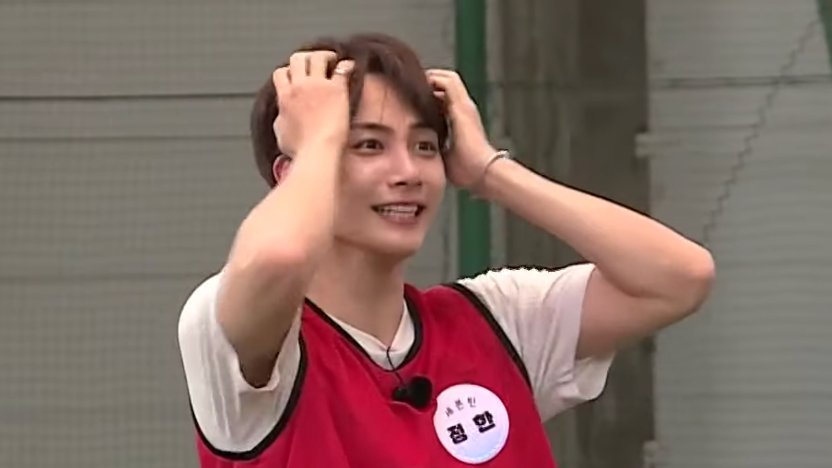 hanniebars's tweet photo. sporty jeonghan stealing hearts left and right https://t.co/8SAJ0gHyvM