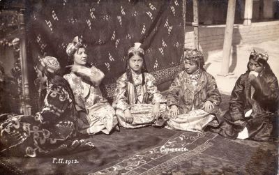 People of  #Samarkand: Group of girls. Beginning of XX century. Picture from the collection of Boris Golender.