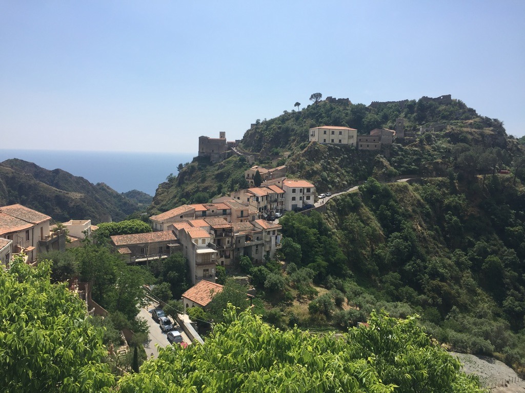 gabyVDV's tweet photo. VOYAGEUSE CHERCHE VOYAGEURS

" Inattendue, la Sicile des Madonies ! ", Septembre 2020, 8 jours

"Je n'aspire qu'à une chose : être en contact avec la nature et partager des moments simples et conviviaux 

Elise (37 ans) - Découvrir le voyage : https://t.co/j8LkCRx9tk https://t.co/3lApgPYIh3