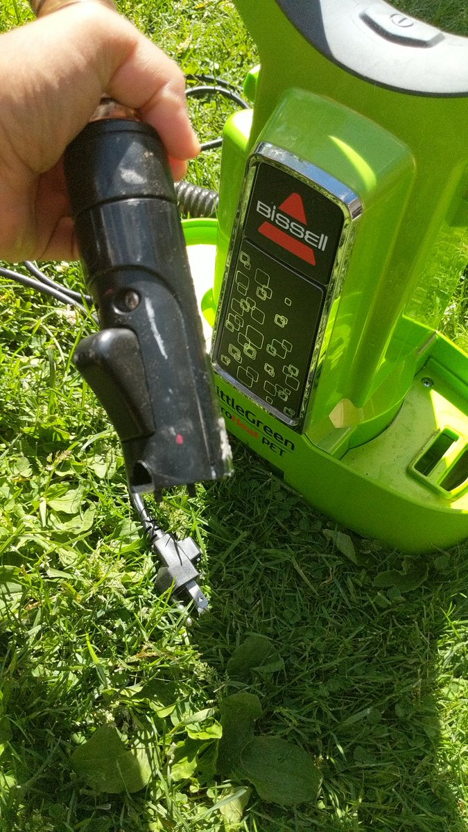 GrittyLuv's tweet photo. @BISSELLclean hi this bit on my bissel broke, no part on your website, curious if you can supply a new hose? https://t.co/tWSxXVaWNp