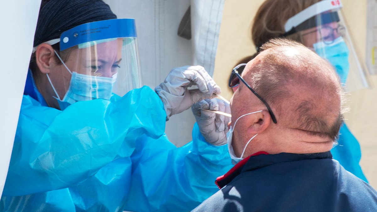 CP24's tweet image. #BREAKING: Number of new COVID-19 cases in Ontario dips below 200 once again 
cp24.com/news/number-of…