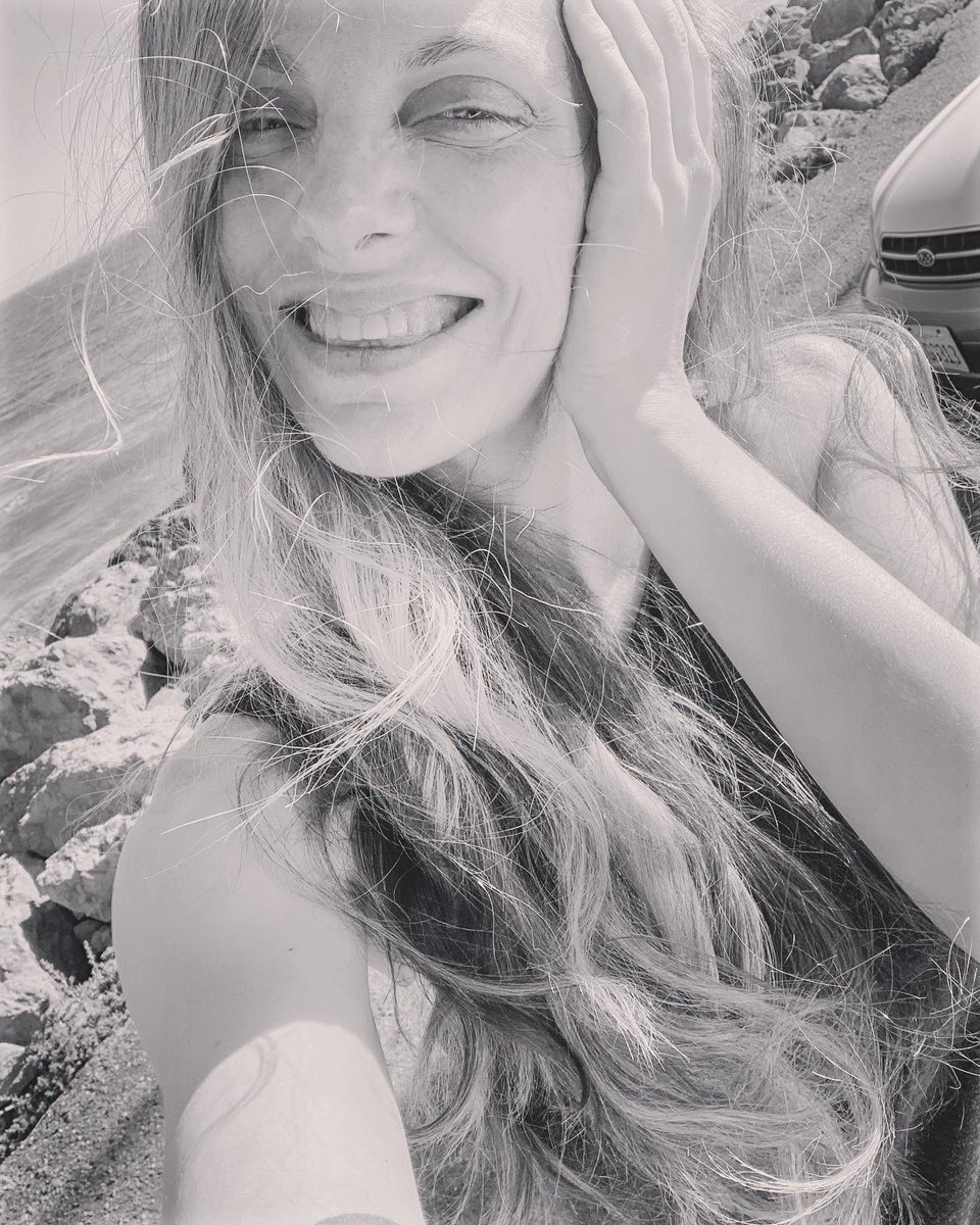 KathyPatalsky's tweet image. 🌊✨We drove up the coast to Malibu. Got out for two minutes on the side of the road. Ocean air. Sun sparkles. Back in. Drove home. It was perfect. #tinyadventures #QuarantineLife #weekendvibes #pregnant #vitaminD