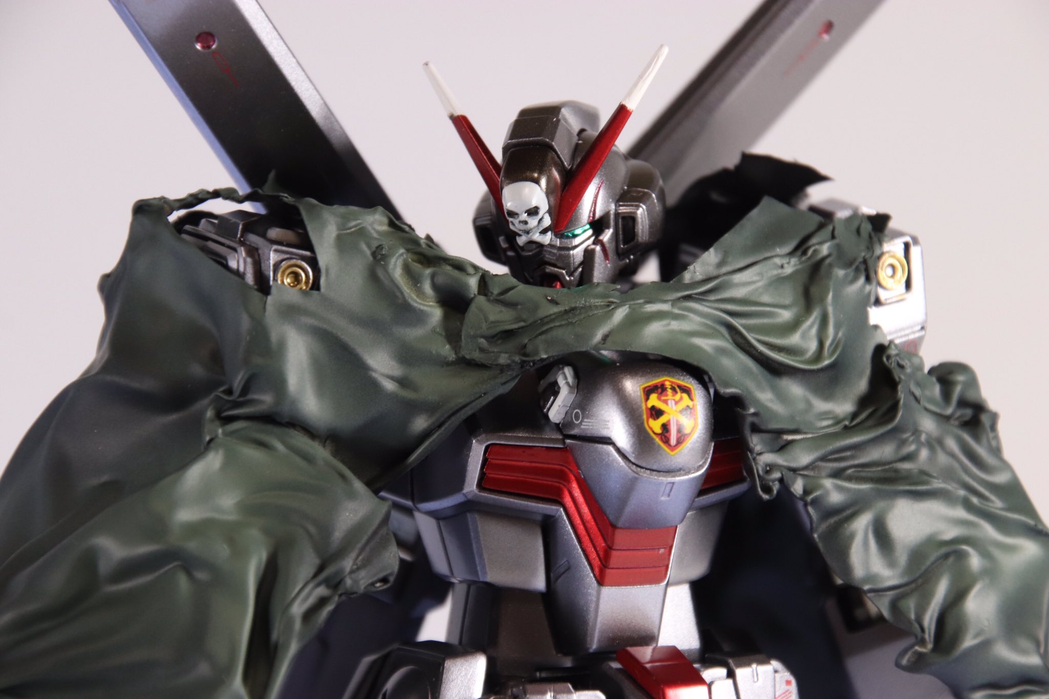 あぬびすん クロスボーン ガンダム Abcマント装備 完成しました Mg版マントは思っていたのと違ったので プラペーパーから自作してます これを見た人は宇宙海賊を貼る T Co L9ckn0ro9v Twitter