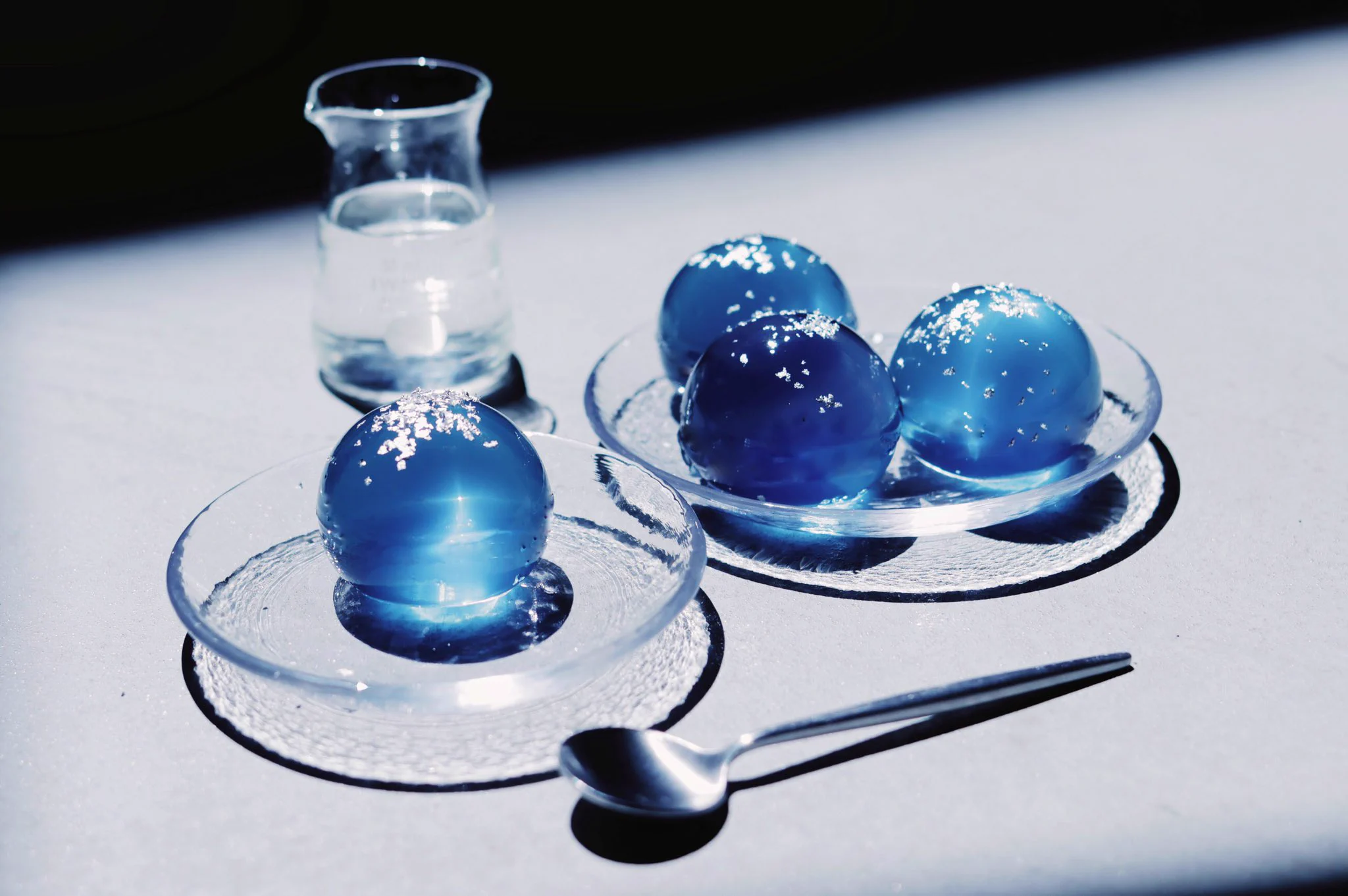 夜空の水信玄餅…幻想的な姿に癒される…