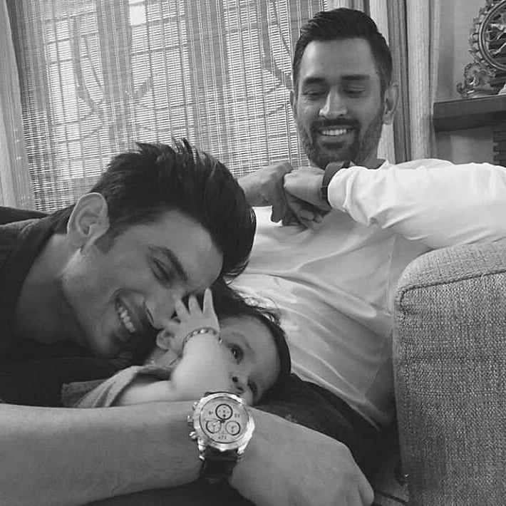 AryanChikte's tweet photo. This is heart breaking 💔
"Hum haar jeet success failure mai itne ullajh gye hai..k zindagi Jeena he bhul gye h... Zindagi mai agar kuch sbse zyada important hai toh woh hai khud zindagi .....SUICIDE KISI B CHEZ KA SOLUTION NHI HAI... 😣😣
#SushantSinghRajput https://t.co/RSoB70XiF8