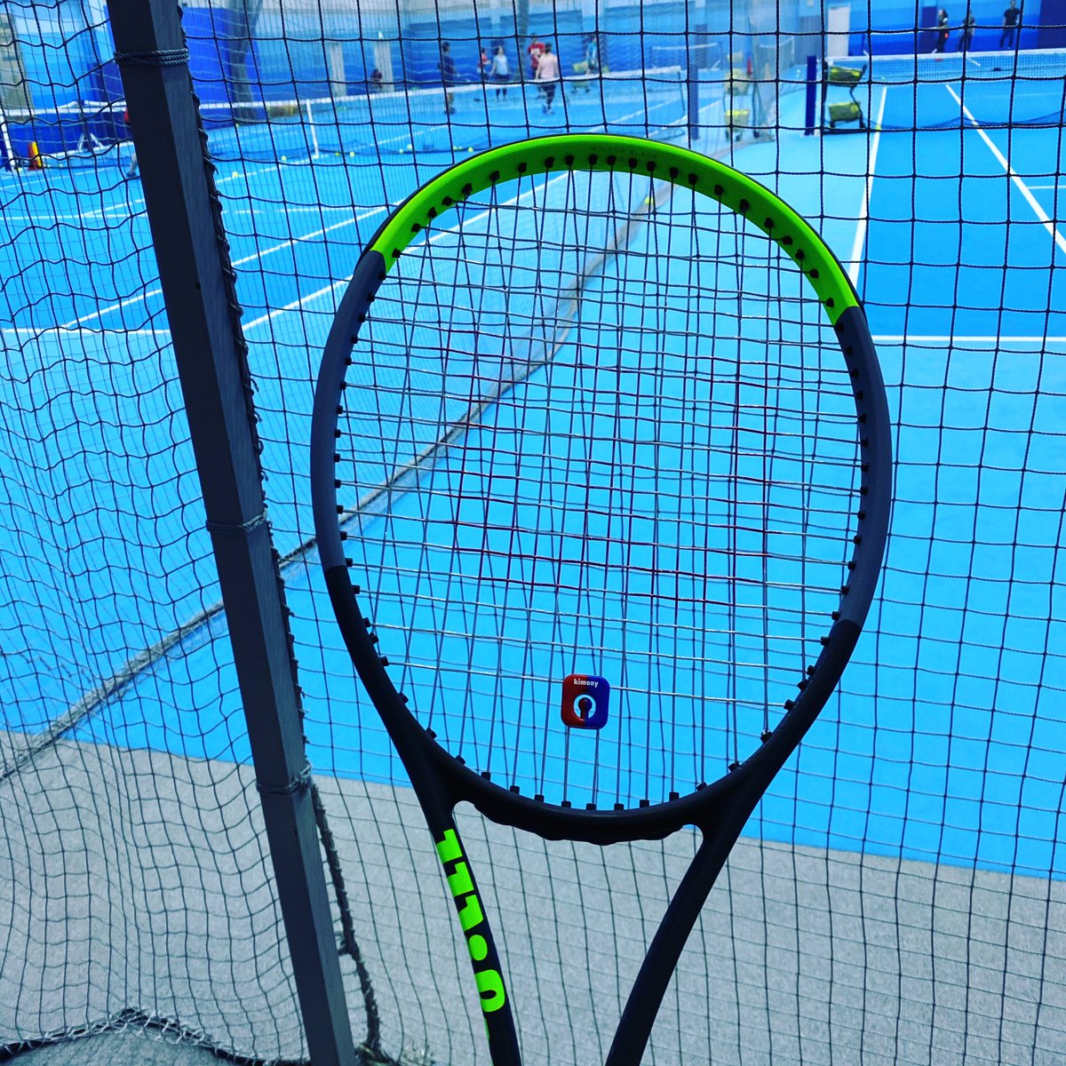 teru4454's tweet photo. 深夜のシングルス #修行 なう🎾
BLADE 98 V7 16 x 19
フォアのパワーが強くて収めるのが大変。
スピン量、ボールの高さ、テンション、ゲージサイズ
#PlayTennisAgain
#Wilson
#luxilon
#ポリポリ
#アルパワー史上最強説
#ALUPOWER
#ALUPOWERROUGH
#Main48Cross45
#Main115Cross125ROUGH
#BLADERの覚醒 https://t.co/KZF0moB4dW