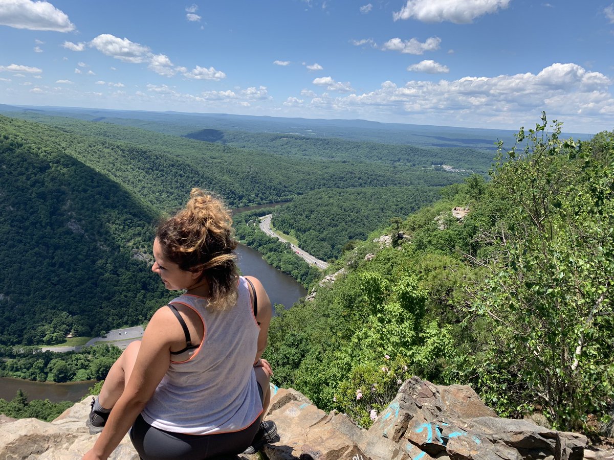 bee_lovexo's tweet photo. Sitting on top of the world https://t.co/2aT4tG86QC