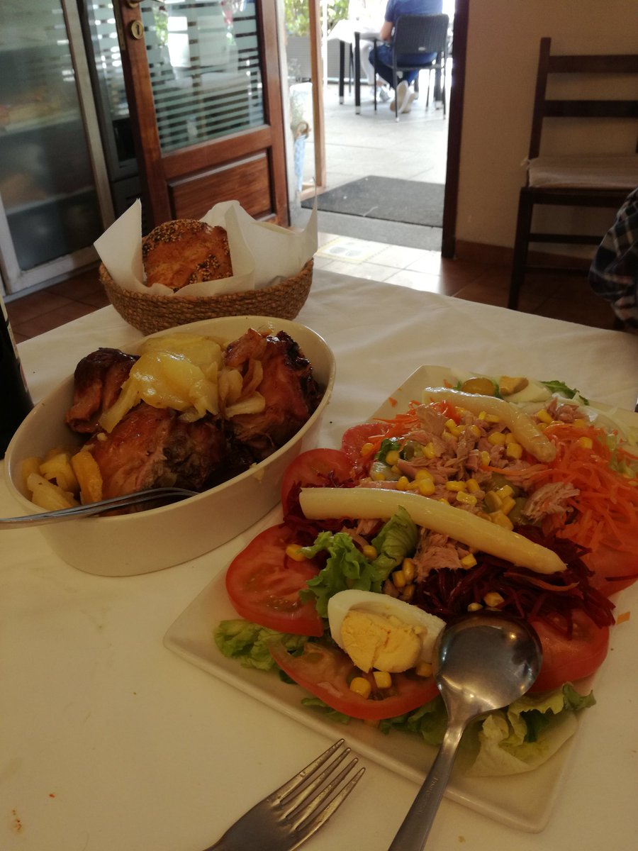FFerreiro69's tweet photo. #CasaManolo #Amute #Hondarribi 😋😋😋 y el gin tonic en La Marina. https://t.co/VsjcIq9HlU