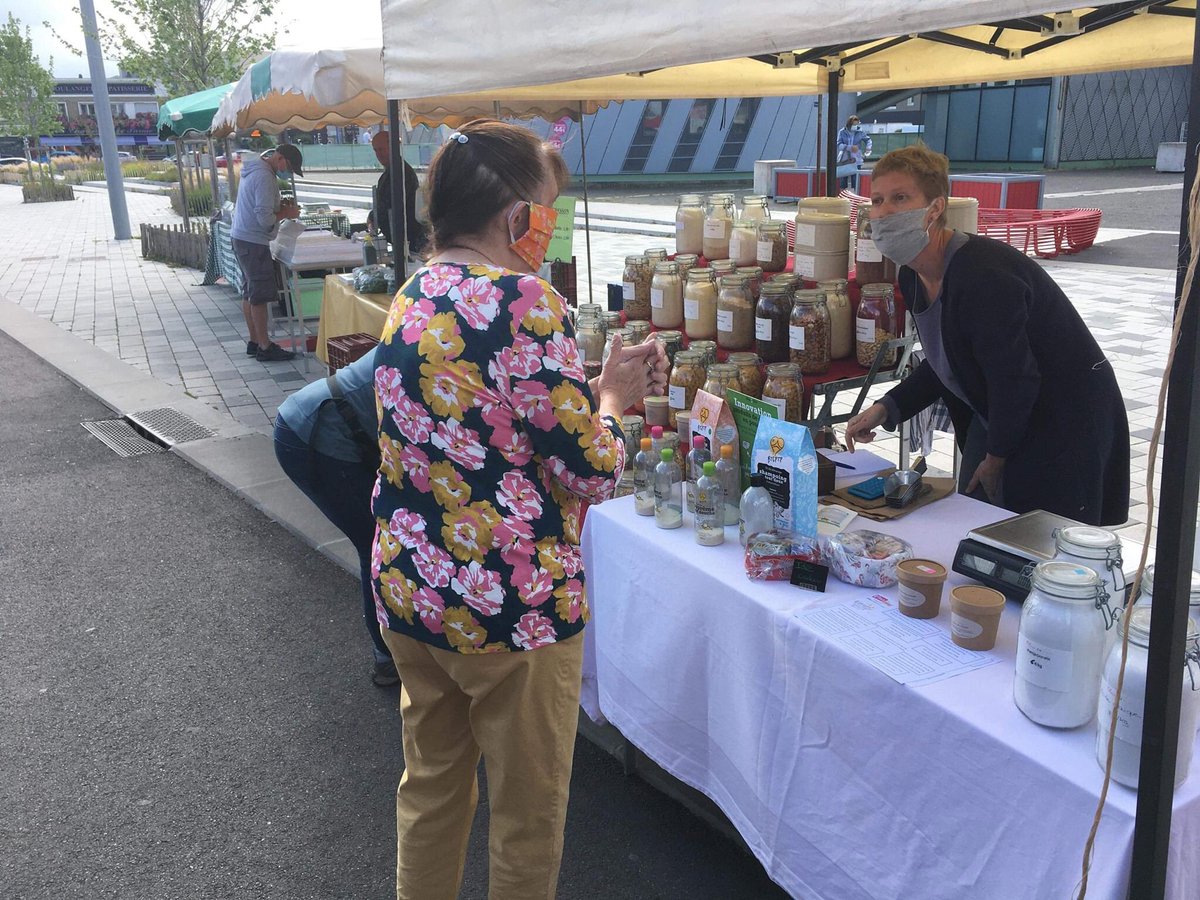 AvecLucePane's tweet photo. Une journée en campagne, dans le respect des gestes barrières. Ce matin, Luce Pane, Alexis Ragache et Laurence Renou se sont rendus sur le marché pour échanger avec les sottevillais. Ensuite, nos colleurs ont commencé à poser nos affiches officielles pour le 2nd tour, le 28 juin! https://t.co/vUc1NbTXDt