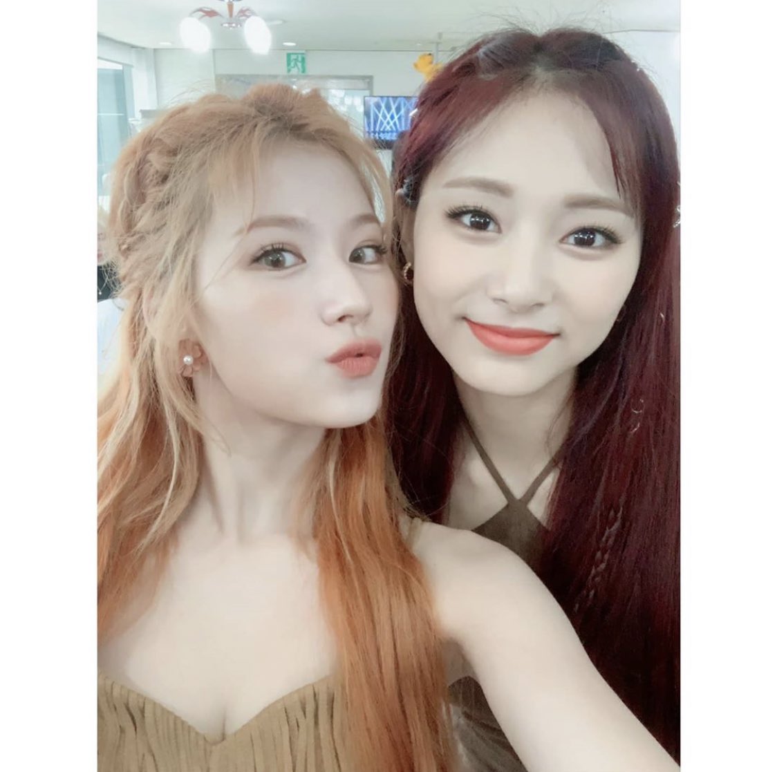 satzupics's tweet photo. WE GOT FOUR NEW SATZU SELFIES https://t.co/WwNwgELrjw