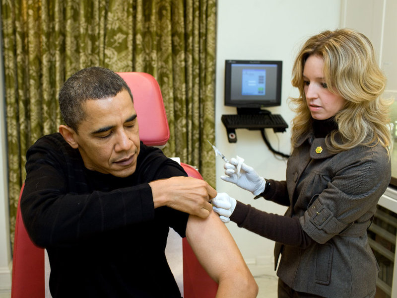 CobaltDaisy's tweet photo. Obama led by example during the H1N1 outbreak getting immunized in full view of the people.
Trump refuses to wear a mask! Trump Calls #COVID19 a hoax, endangers the American people, and cares only for himself!
We need new leadership! #VoteJoeBiden2020
#ObamaAppreciationDay https://t.co/ec2OjtEgtS