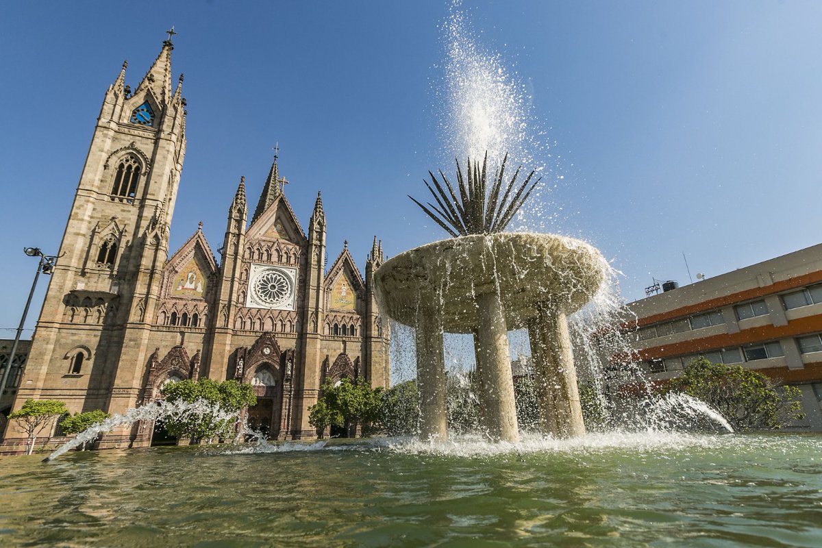 Felicito a <a href="/GobiernoJalisco/">Gobierno de Jalisco</a> y #PuertoVallarta por recibir el Sello De Viaje Seguro, el cual se otorga de manera GRATUITA por implementar los protocolos internacionales de higiene del <a href="/WTTC/">WTTC</a> para la confianza de los viajeros #SafeTravels