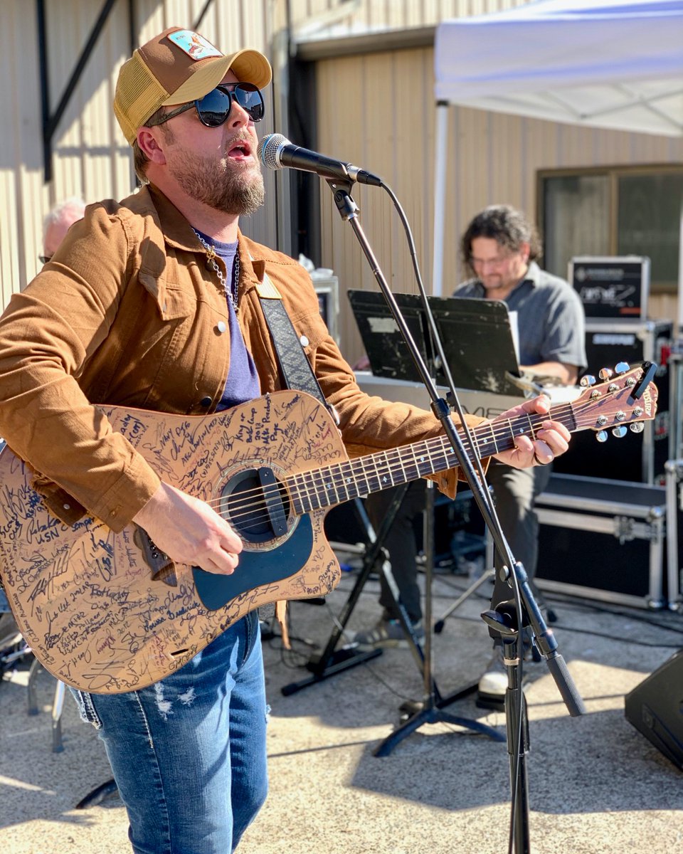 VerticalWell's tweet photo. Thanks to #StephenCochran for performing at Vertical Wellness in KY ... we celebrate #Flagday #Veterans #Marines #AmericanHeroes #stop22 https://t.co/ocxL1Dnw81